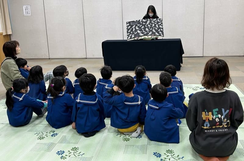 「子どもたちのために」毎年寄付、今回も30万円　購入図書は3000冊超