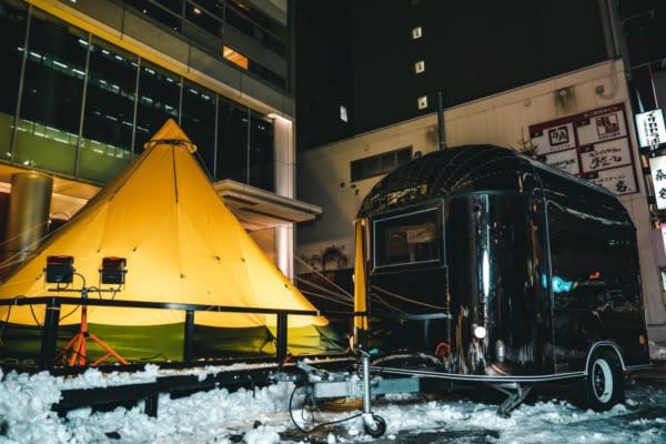 クロスホテル札幌、ホテル前庭の焚火専用テントでウインターキャンプ気分を楽しめる「マチナカTAK…