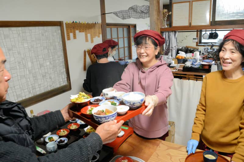 A cafe rented by a group of women who want to enjoy delicious seasonal ingredients from Miyazu, Kyoto