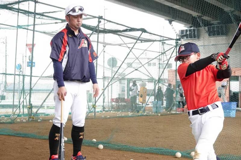 Pros and cons of ``composite bats'' in the youth baseball world Stagnation of technology that former professional coaches are concerned about