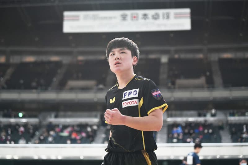 張本智和 カットマンを連破し16強入り！ドイツリーグ最多勝の村松に勝利【全日本卓球 男子シングルス】