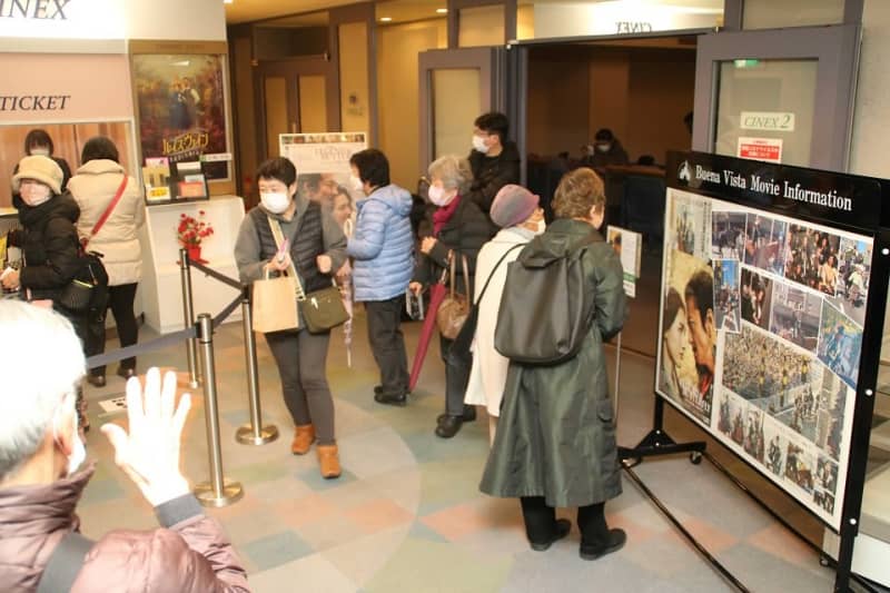 「ぎふ信長まつり」の熱気再び　映画「レジェンド＆バタフライ」公開　岐阜県内盛況、チケット売り場に列