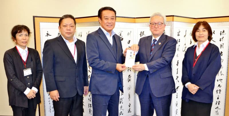 「社会貢献を継続へ」　あっぷるが20万円寄付　沖縄こども未来プロジェクトに