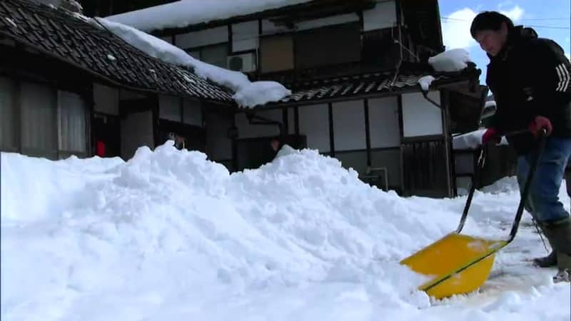 “It would be helpful if young people came.” Volunteers dispatched to elderly homes where snow removal work is not possible [Tsuyama City, Okayama]