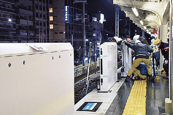 阪急電鉄／神戸本線春日野道駅にホーム柵設置、ホーム幅狭い駅で通行の安全性確保