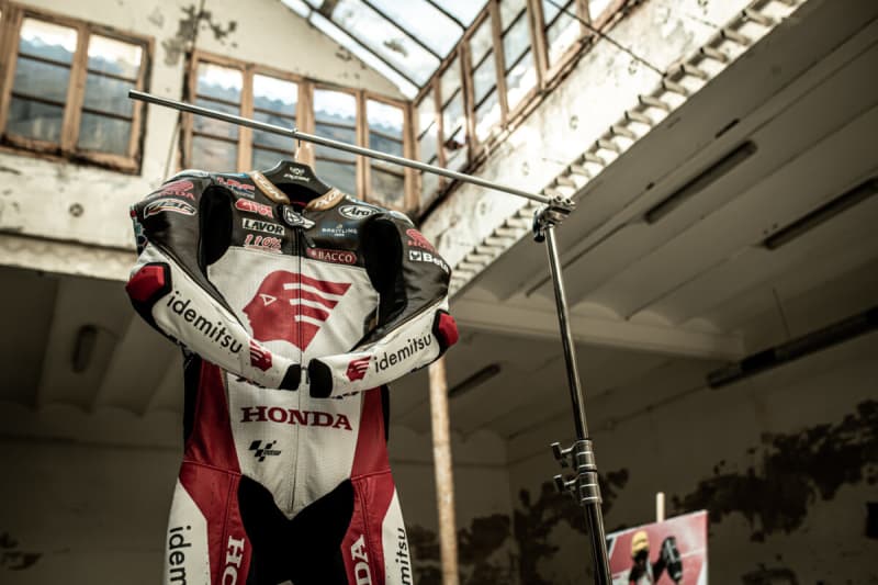フランス発バイクアパレルブランド「イクソン」　アジアフィットレーシングスーツを発売