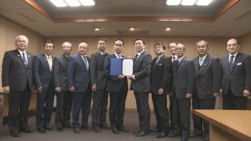 Municipal association submits request to governor Ohno to run for gubernatorial election / Saitama Prefecture
