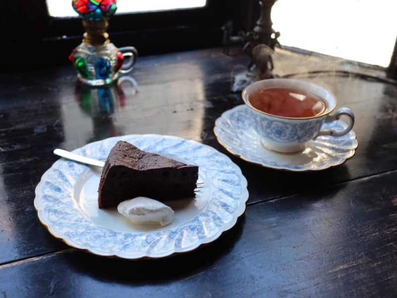 仙台市大町の素敵カフェで究極のチョコレートケーキとロンネフェルト