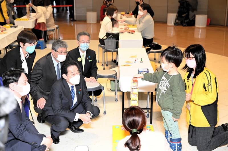 岸田首相「福井県の子育ては目指すべきモデルケース」　福井県児童科学館で少子化対策へ初の政策対話