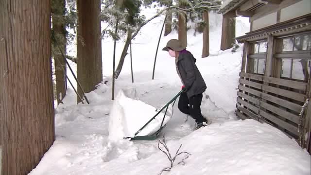 新潟県内で除雪作業中の事故相次ぐ中…高齢者世帯で除雪ボランティア「すごくありがたい…」