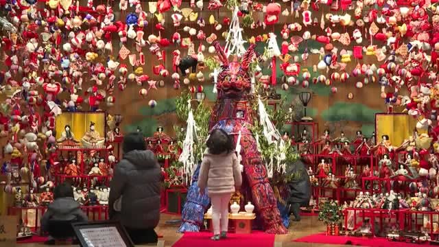 名付け親は宮崎駿さん　厄除けの神様「ヤークーさま」　旅館の舞台に2000体のひな飾りと展示