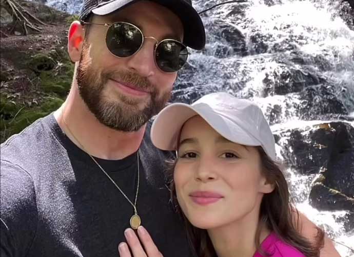 Chris Evans Shares Adorable Posts Of Girlfriend…