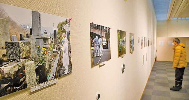 「福島の記憶」衰えず　写真家の飛田晋秀さん、１９日まで写真展　高田図書館市民ギャラリー