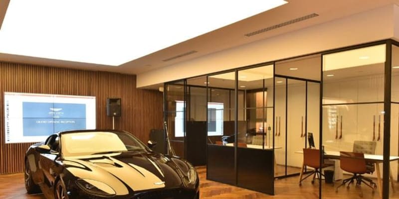 高級車ディーラー 金持ちっぽくないお客さんには対応が適当説 は本当 自動車マニアに聞いてみた