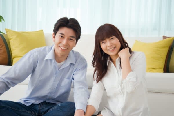 様々な夫婦の形に理解？　10代・60代女性はとくに事実婚賛成の傾向も　入籍せずとも夫婦であるとする「事実婚」。まだまだ世間の理解も少ないのだろうか…。