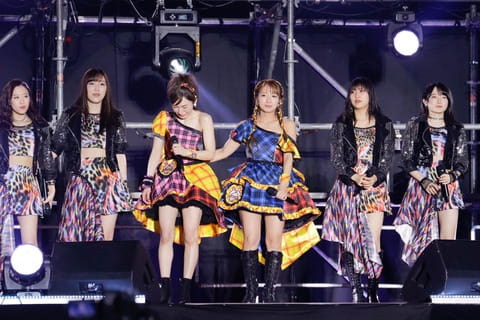 辻希美＆加護亜依：13年ぶりダブルユー復活に涙　「I WISH」「ロボキッス」披露にファン熱狂