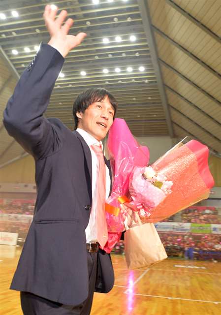 水町さん「秋田での8年、夢のよう」　引退セレモニー