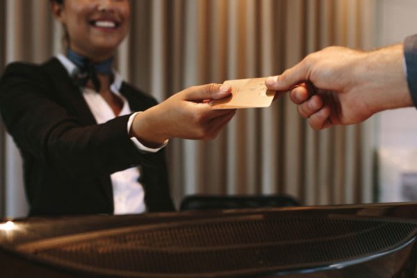 旅行では宿にお金をかける？　女性が宿泊施設にこだわる理由　旅行での宿選びは、悩ましいところである。宿のグレードを重視するのか、安さで選ぶのか難しいところだ。