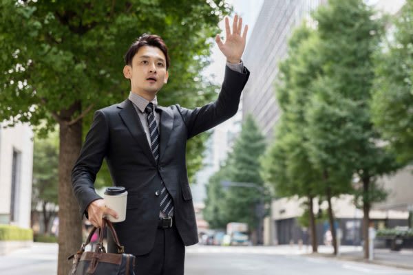 「運転手と二人きりだし…」　タクシーに乗るのが好きではない人の理由とは　移動手段としてとても便利なタクシーだが、できるだけ乗りたくないと思っている人も多いようである。