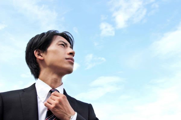 先輩のおかげで成長できたと感じる？　若い世代ほど経験者の意見を尊重する傾向も　「あの時、先輩に出会えたから大きく成長できた」と感じることありますか？