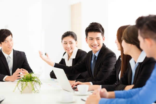 「仕事仲間」が「友達」になることはない？　女性は人間関係を分けて考える傾向も　頻繁に顔を合わす仕事仲間。自然と仲も縮まるが、それを「友達」とみなす人はどのくらいいるのだろうか。