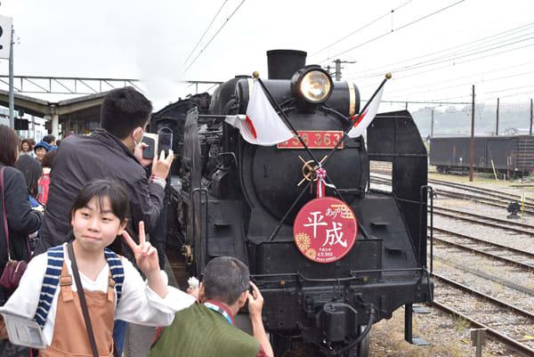 改元祝うSL、秩父鉄道が運行　特別ヘッドマークを掲出、秩父路駆ける　1日はおめでとう令和号を運行