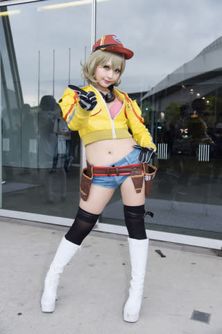 ニコニコ超会議2019：「FF」シドニー・オールムのコスプレ美女　ショーパン＆ヘソ出し衣装