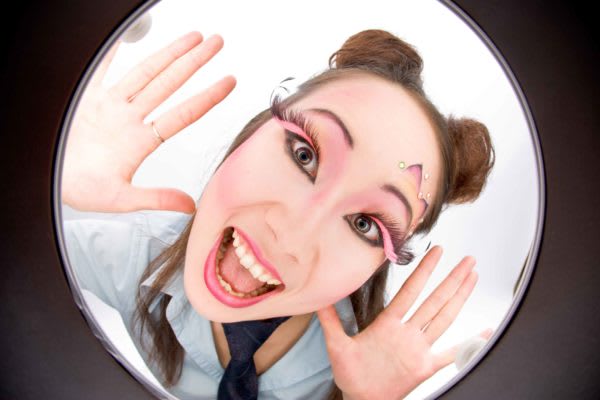 こじらせすぎ？　「変わっている」を褒め言葉ととらえる人の特徴とは　「変わっている」は、あまり褒め言葉として使われない。しかし一部の人は、言われてうれしく思うようだ。