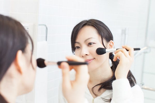 化粧に一番時間をかけるのはどこの部分？　半数近くの女性は「土台が大切」　多くの女性がしている「化粧」。施す箇所はたくさんあるが、どこに時間をかけているのだろうか。