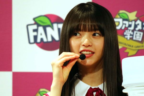齋藤飛鳥を支持する年代は？　男女問わず支持される彼女の知名度と支持率が判明　15thシングル『裸足でSummer』で初センターを務めた齋藤飛鳥。端正な顔立ちとは裏腹に、少し毒のある発言も彼女の人気の一つ。