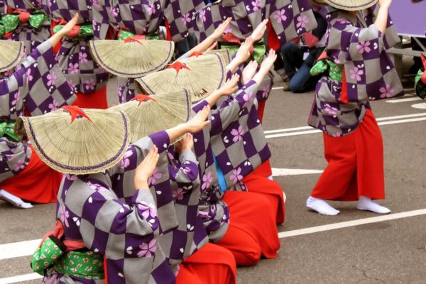 始まりは先祖供養か「お城ができた記念」か　夏の風物詩・阿波踊りを経験した人は　夏になると各地で行われる「阿波踊り」。実際に踊ったことのある人はどのくらいいるのだろうか？