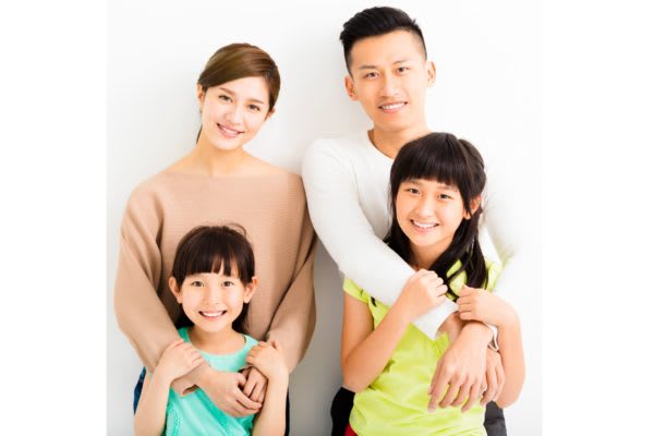 夫婦は他人なのになぜか似るもの？　「家族の顔が似てる」と言われた割合は…　友人・知人の家族と会った際、思わず顔を見比べて、似ているパーツを探してしまう。