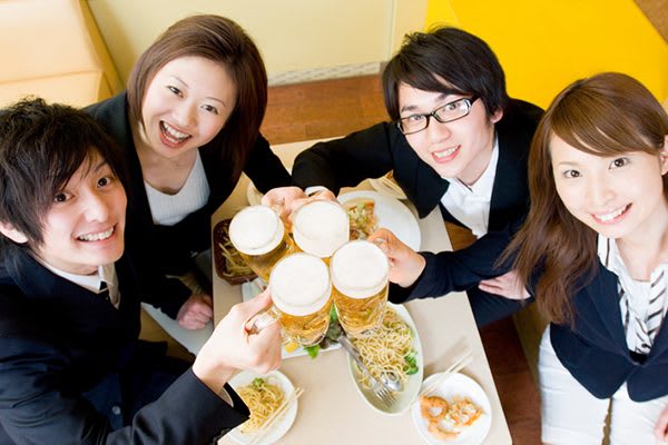 合コンは料理のチョイスからジャッジが始まってる？　 注文で好感度は上がるのか　様々なもてテクが錯綜する「合コン」。料理の注文は、異性のポイントに関係するのか