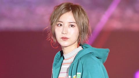 欅坂46土生瑞穂：ガールズアワードでへそ出しデニムスタイル　クールに肌見せ