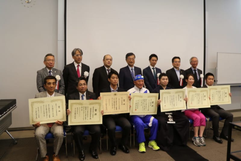 大阪のNPOや住友生命ら7団体が受賞　東京で「スポーツ振興賞」授賞式
