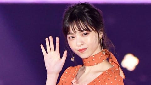 西野七瀬：深Vネックで美デコルテ見せ　ガルアワ登場に大歓声