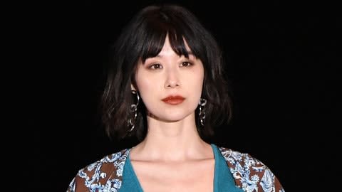 今週のファッションチェック：有村藍里　初夏のスカートコーデで初ランウエー
