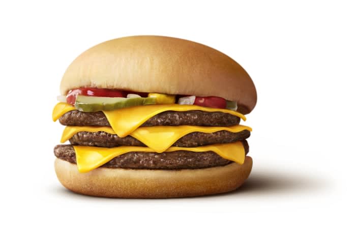 マクドナルド、「ダブチ」のトモダチ第3弾は「トリプルチーズバーガー」
