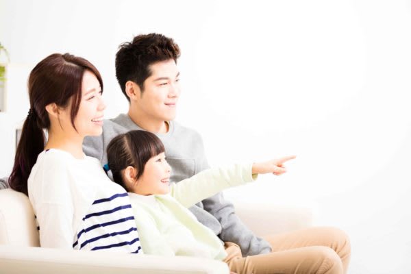 「Eテレタイム」は親子の大切な時間？　お父さんお母さん世代からは絶大なる支持　先日、子供やお母さんから絶大な支持を受けていた「よしお兄さん」こと小林よしのりが『おかあさんといっしょ』を卒業し、話題になったEテレ。