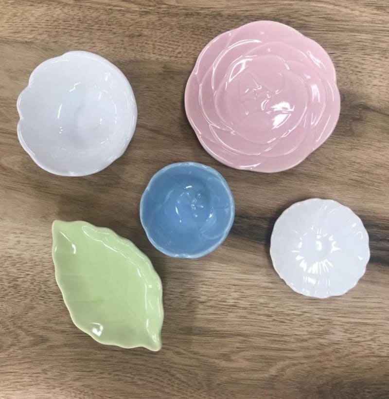 食卓が華やかに。キャンドゥで可愛すぎる食器見つけた。