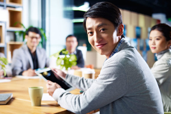 ブレずに生きるのは難しい？　約7割が「自分を持つ人はカッコイイ」　学校や会社の共同生活で自分を貫くのはなかなか難しい。「自分を持つ」人についてどのように考えられているのだろうか。