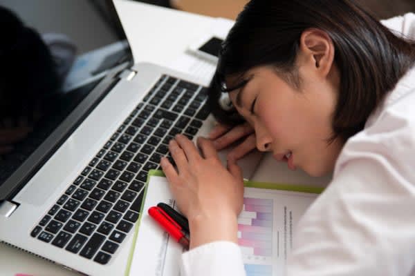 「明日から本気出す」と誓ったのに…　先延ばしの言い訳になることも　「明日から本気出す」と誓ったものの、結局のところ先延ばしにしてしまう。ダイエットなどで、よくある話である。