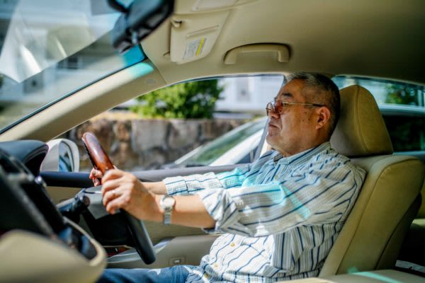 事故続発で加速する高齢者の免許返納　実際「するつもり」か聞いてみると…　社会問題化する高齢者の自動車事故。それを抑止する「免許返納」について聞いてみると…
