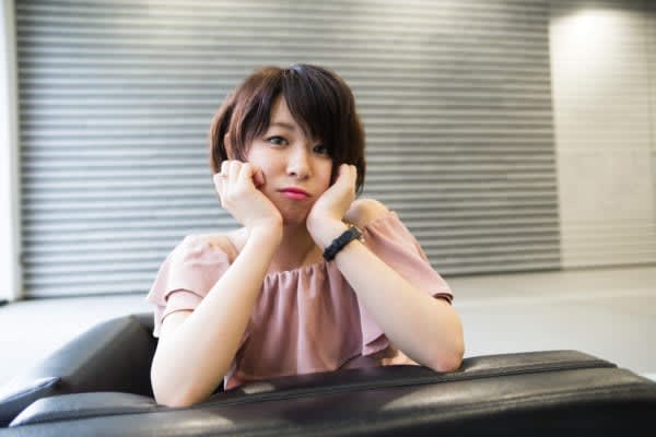 10代は悩みがつきない？　考えすぎてしまう癖がある人は年代によって違いも　日々つきない悩みごと。つい考えすぎてしまう人はどのくらいいるのだろう。