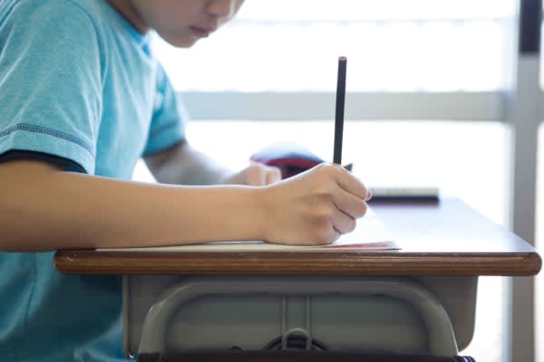 学校の勉強は将来使わない？　年収1000万以上の3割弱が「意味なし」と回答　8割の人が学校の勉強に意味を見出すも、若年層はまだその価値に気が付かない傾向も。