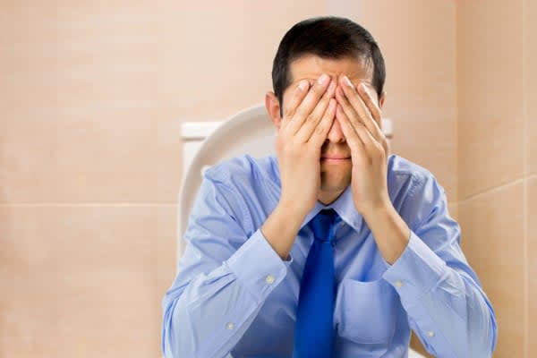 恥ずかしいけど痛くてツラい「痔」経験者は3割　男女で異なる傾向も…　座りっぱなしが影響？大学院卒の人は約4割が痔経験者であることが判明…