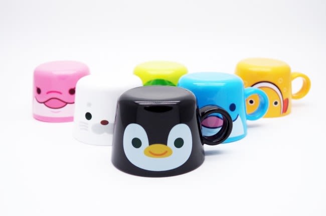 ペットボトルをコップ付き水筒に　デザインは水族館の人気者たち