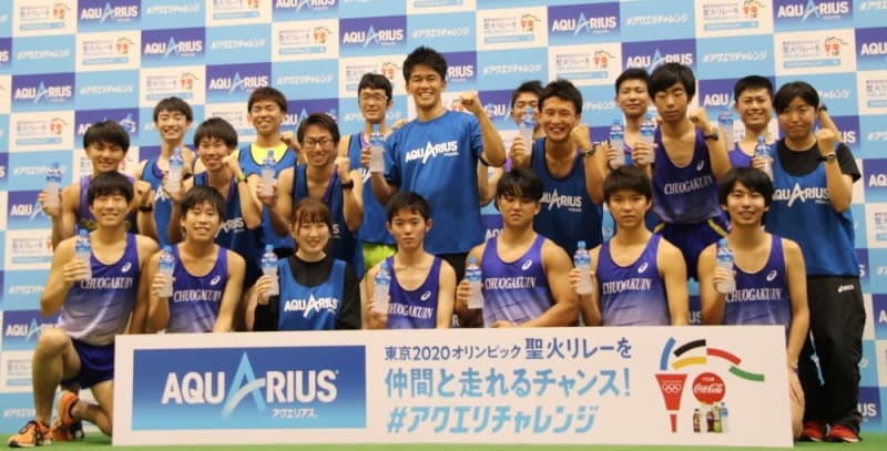 武井壮「聖火ランナー」狙い奮闘　母校で後輩と「#アクエリチャレンジ」