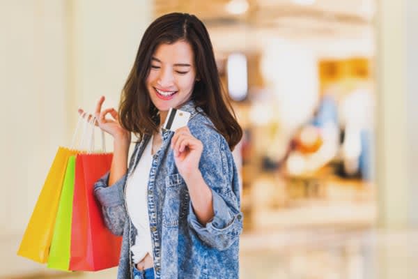 「今後の生活が不安で…」　高額品を買う時に悩みがちな人の割合は？　買い物は桁が一つ増えるたび、財布の紐が堅くなっていくものだが。高額な商品を目にして悩んでしまう人とは？