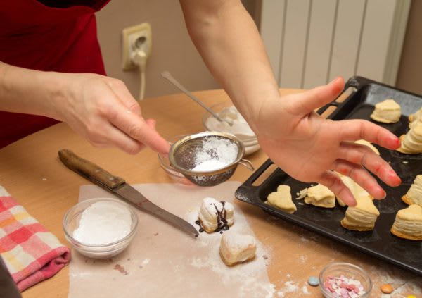 お菓子作りは大変？　お菓子を手作り出来る人は女性ウケが良い傾向も　女性のほうがお菓子作りが出来る人に魅力を感じていることが判明。